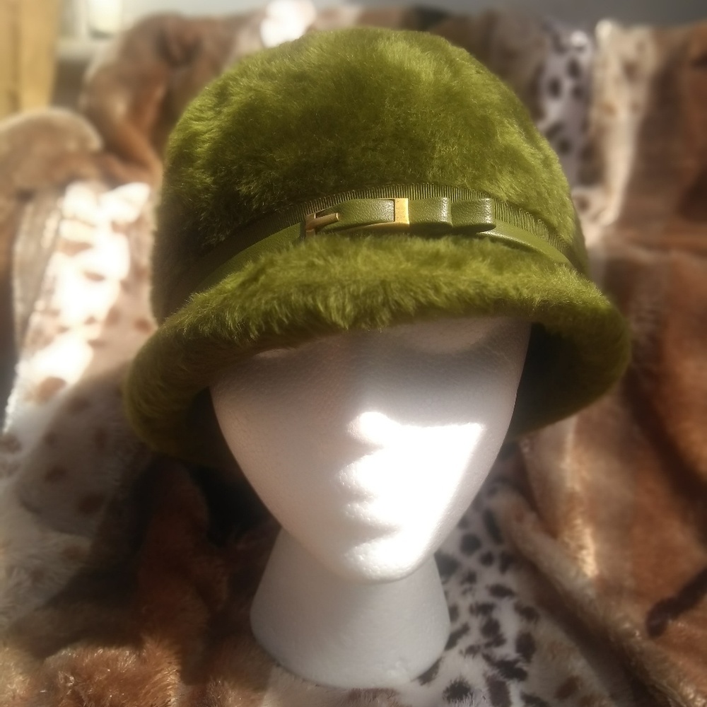 Vintage mod fuzzy green hat